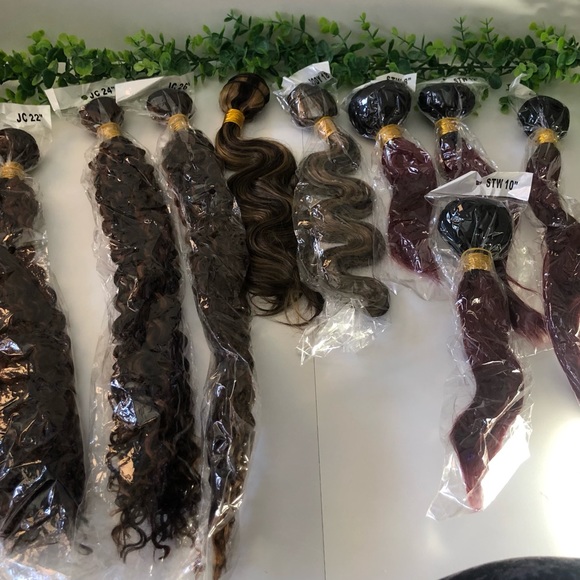 9 Bundles Of Synthetic Hair • Wavy, Curly, Straight, Highlight & Ombre - Picture 5 of 9